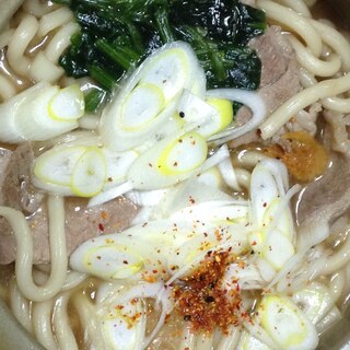 豚肉、ほうれん草、天かす、ネギのうどん